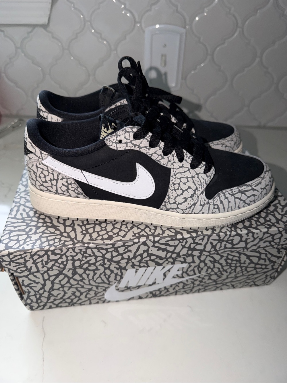 Air Jordan 1 Retro Low OG (GS) Black White Elephant Print Low-Top Sneakers 6.5Y - Picture 5 of 9